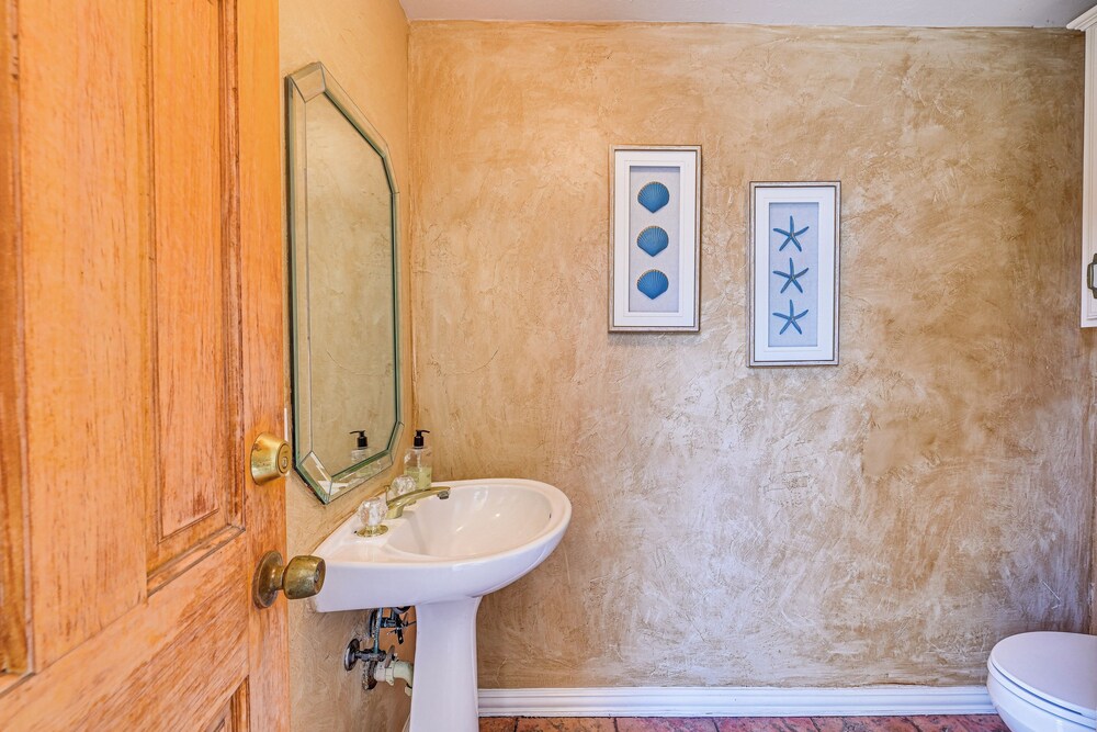 Relax By Pool, Soak in Hot Tub: Plano Home