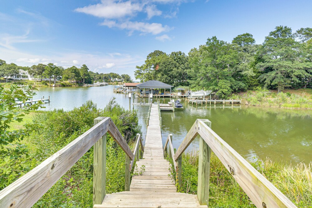 Boat Dock & Kayaks: Waterfront Home in Deltaville!