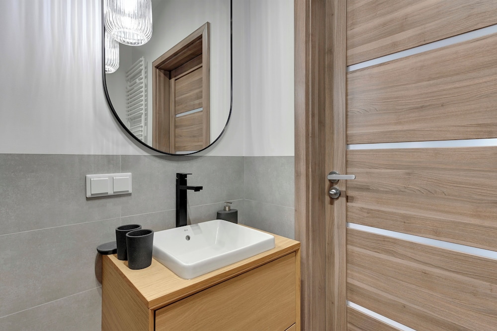 Chylońska 100 by Grand Apartments view 4