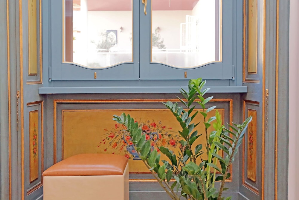 Rare Large and Elegant Rome Apartment in Prati Neighborhood Perfect for Families or Friends