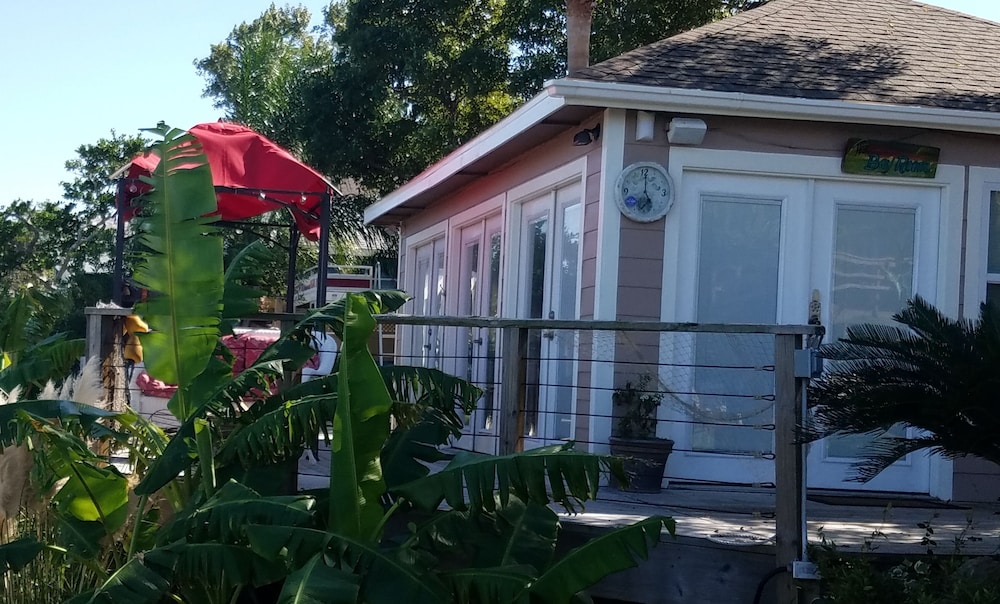 Come Friday Cottages on the Bay