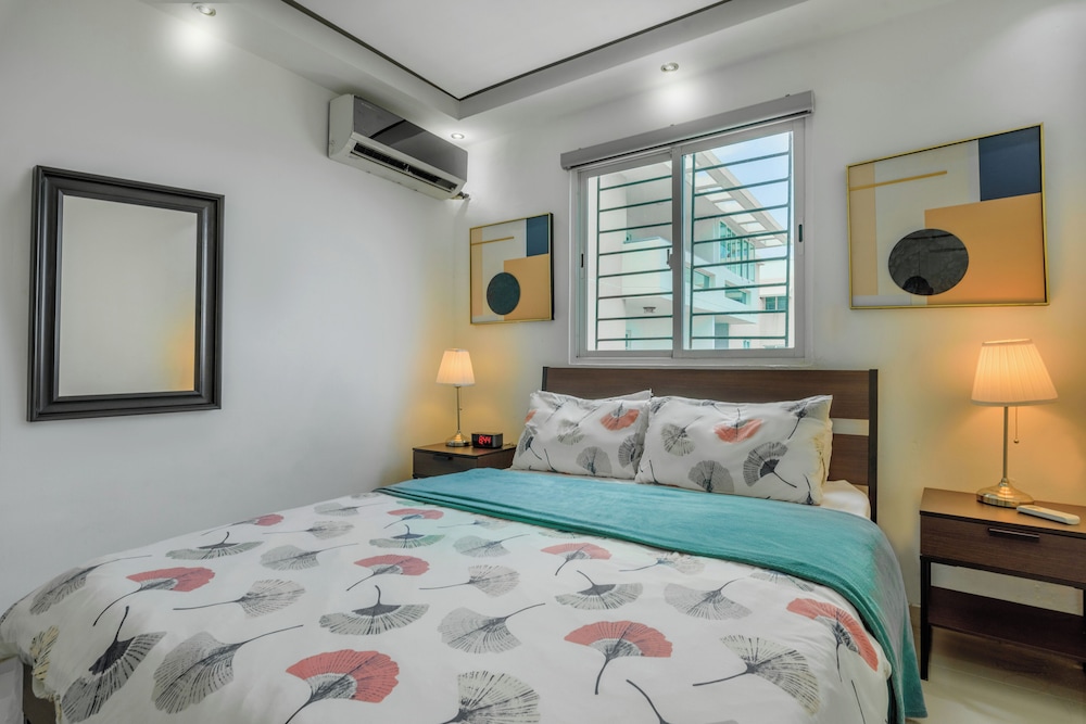 Oceanfront Condo in Ave. España Sleeps 8