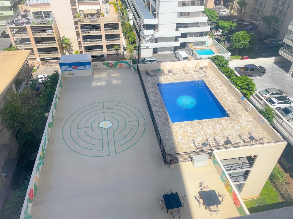 Chic Waikiki Skytower Apartment 1 Bedroom Condo by RedAwning view 5