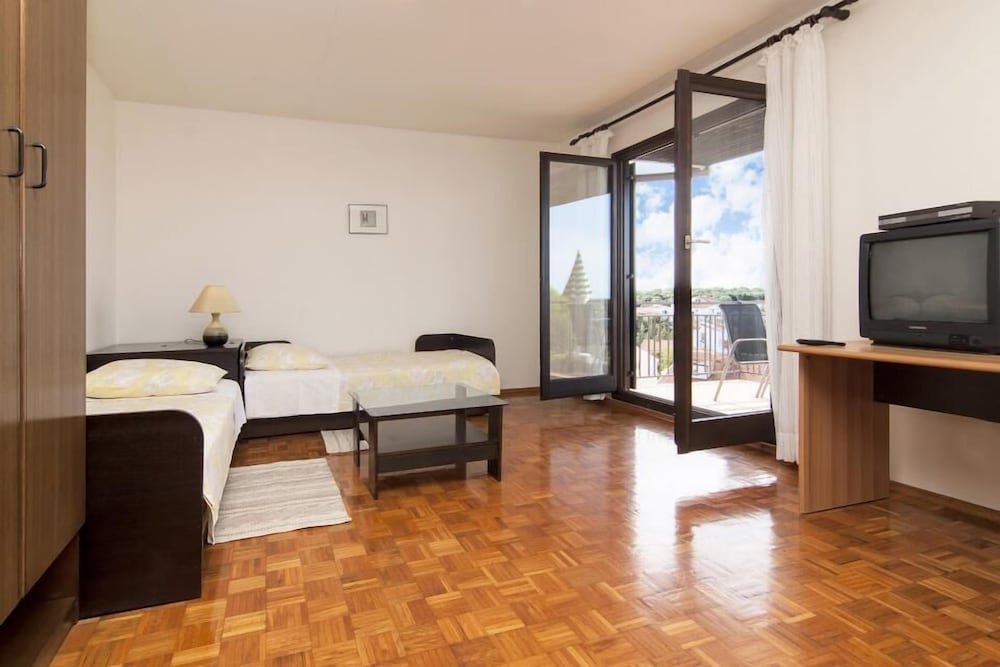 Apartments Eddi 66