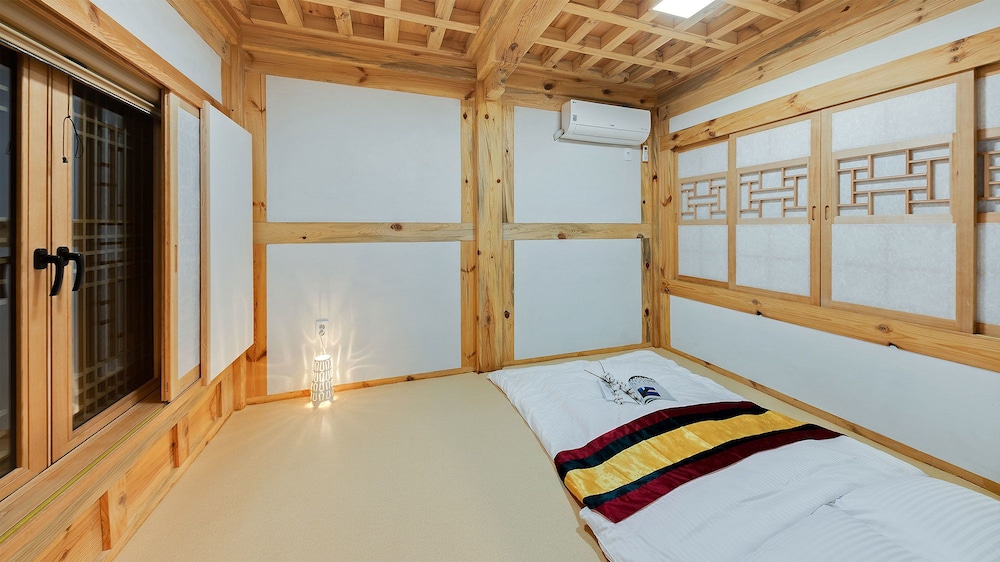Donghae Hanok Donganjae view 2