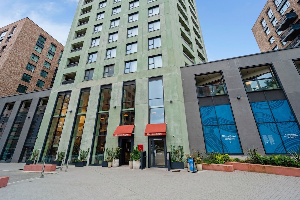 Stunning Two-bedroom Apartment With a Balcony
