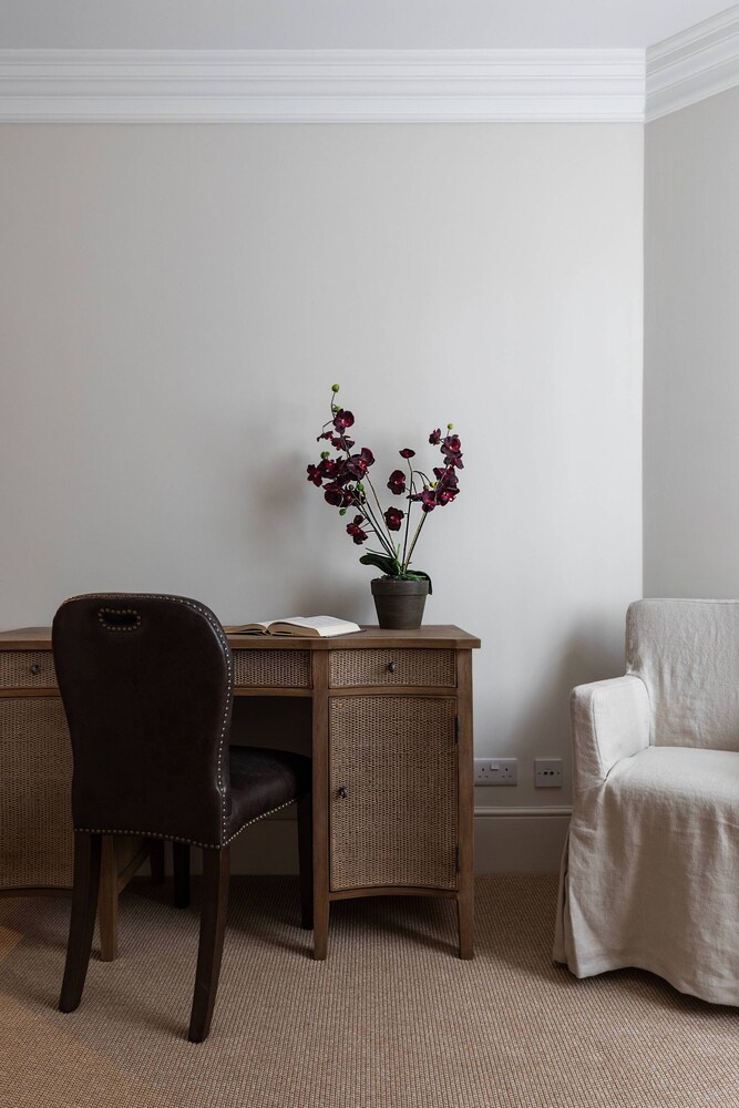 Tite Street IX by Onefinestay