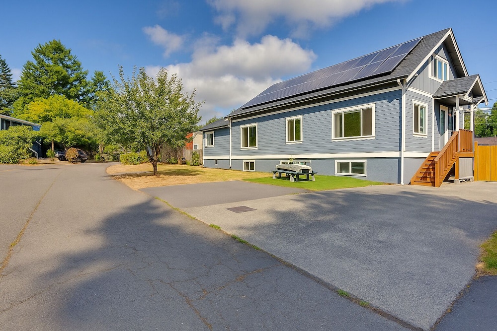 The Grand North Seattle Family Home, photo 51