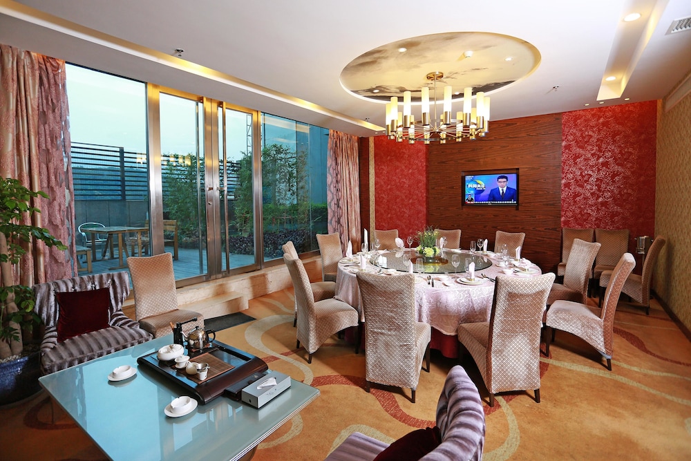 Ramada Longyan