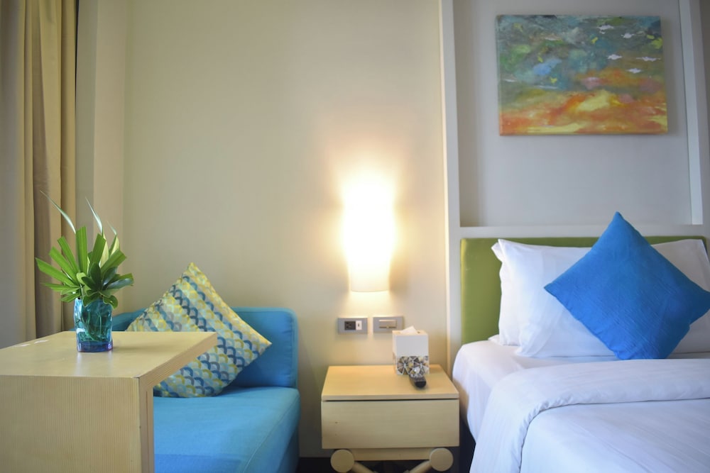 Poolside Escape Near Boracay’s Iconic Keyhole