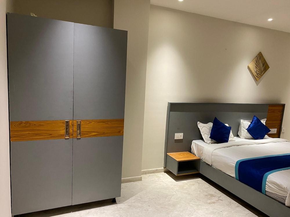 Raahgir Suites