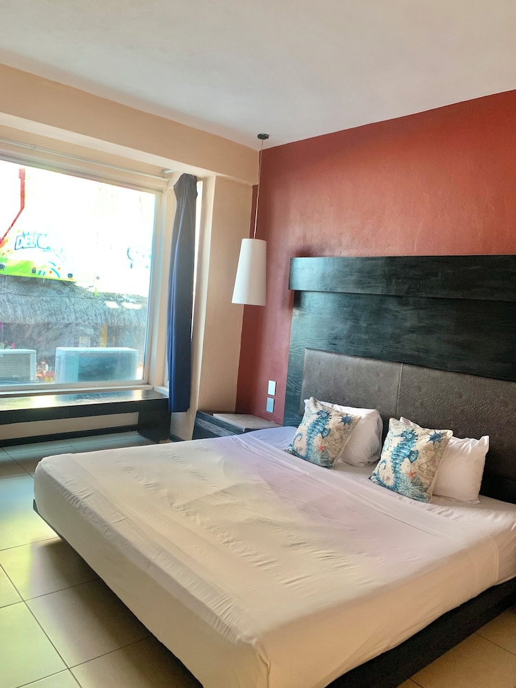 5th Avenue Room By BLVD