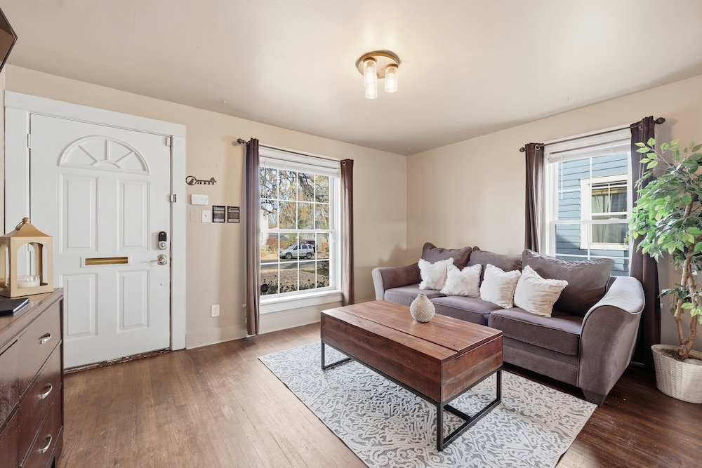 Cozy & Modern 3-bed Bungalow In Heart Of Greeley 3 Bedroom Bungalow