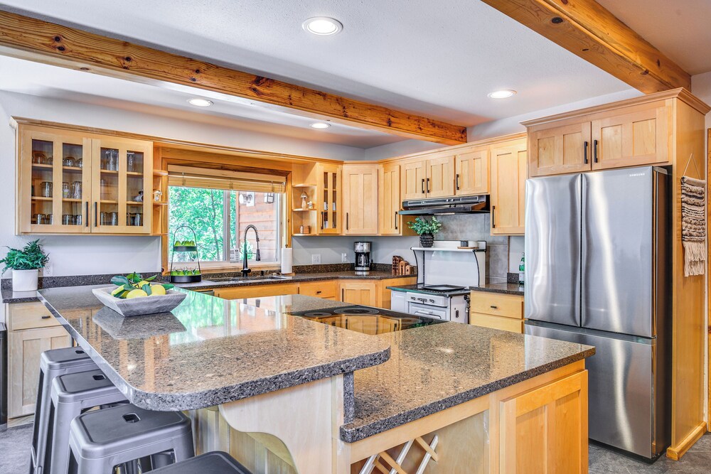 Luxury Cabin on Naches River, Near Mount Rainier!
