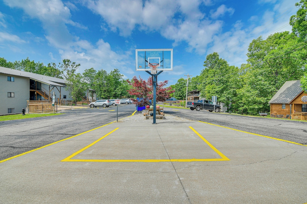 2 Mi to Silver Dollar City: Inviting Family Escape