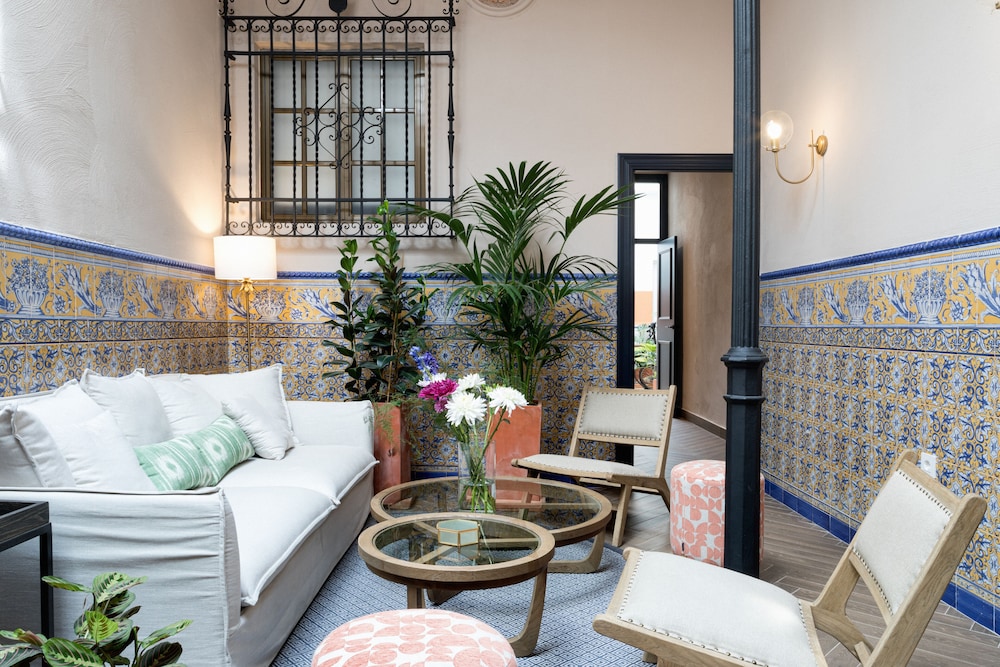 Honest Sevilla Hotel 54