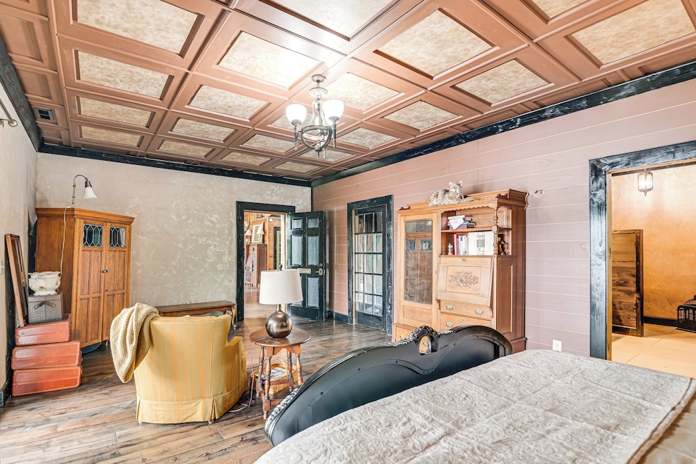Upscale Getaway on Smith Lake w/ Boat Dock