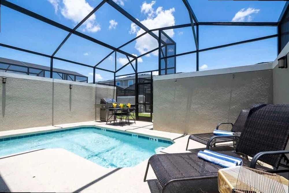 Mins to Disney Walk to Lazy River Resort Pool
