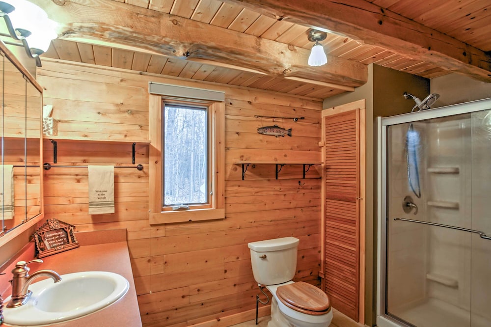 Remote Pentwater Cabin in the Woods: 5 Mi to Dtwn
