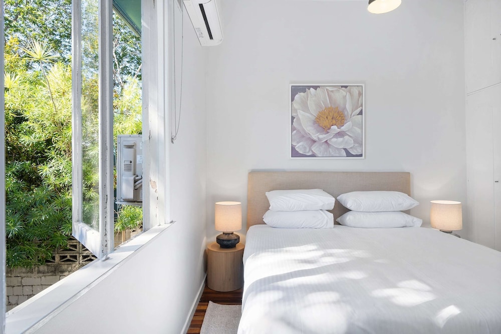 Bright 3-bed With Garden by Banks Street Reserve