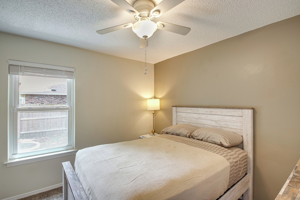 Shop, Dine & Visit Uwf: Pensacola Home w/ Yard!