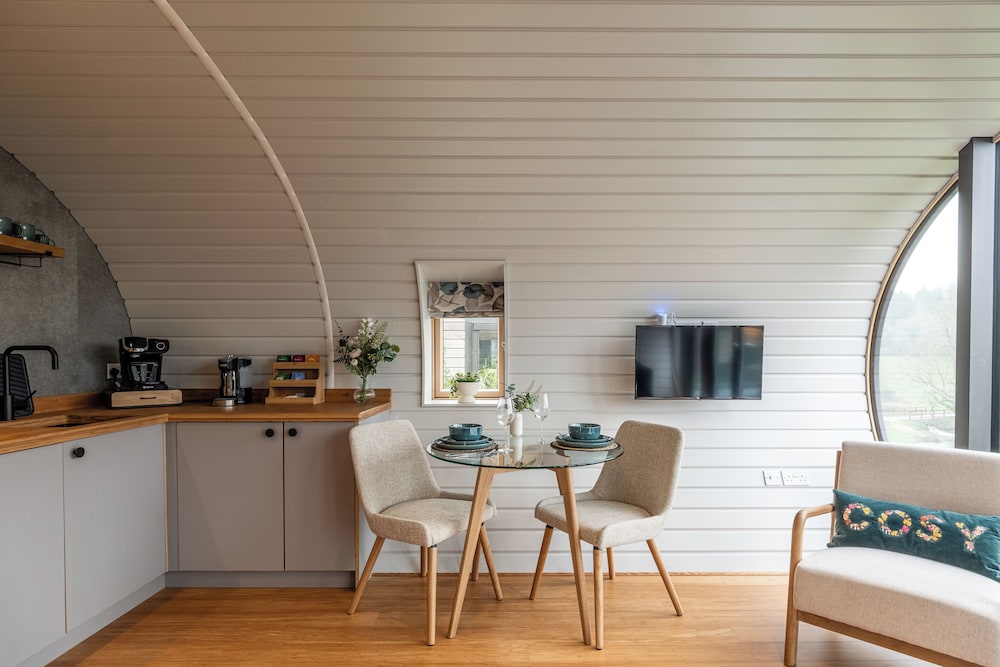 Unique 1 BD Eco-Retreat in Old Chalford