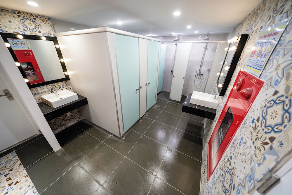 Mad Monkey Hanoi - Hostel