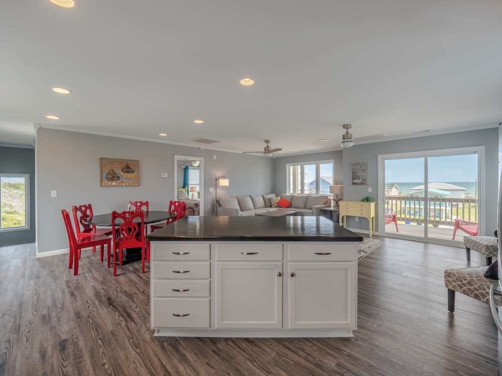 Pelican Palms by Topsail Realty