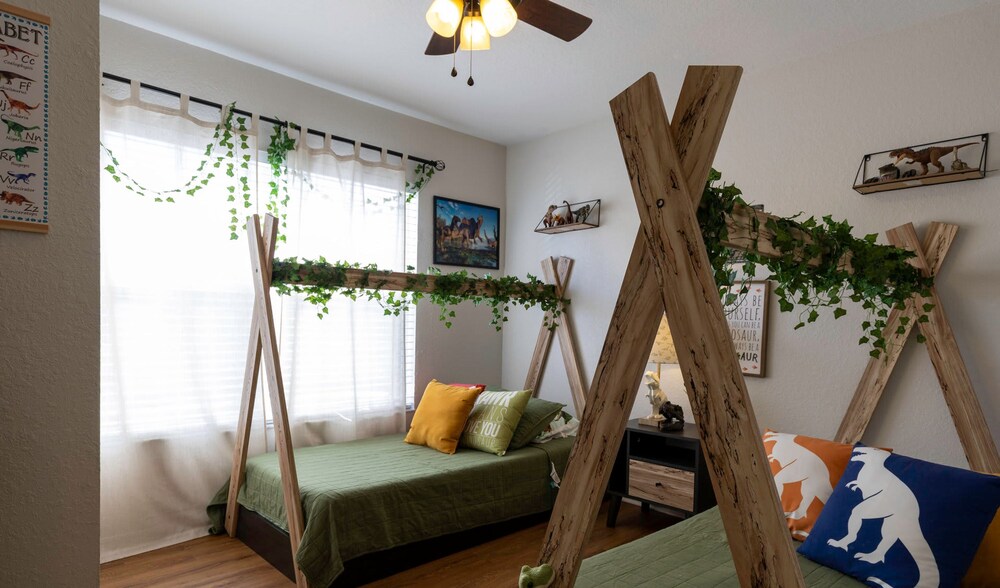 Amazing Family Townhouse Minutes From the Parks