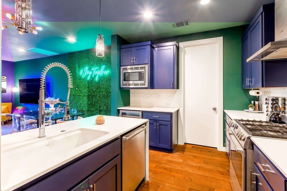 Austin 5BR House With Backyard Near Rainey St