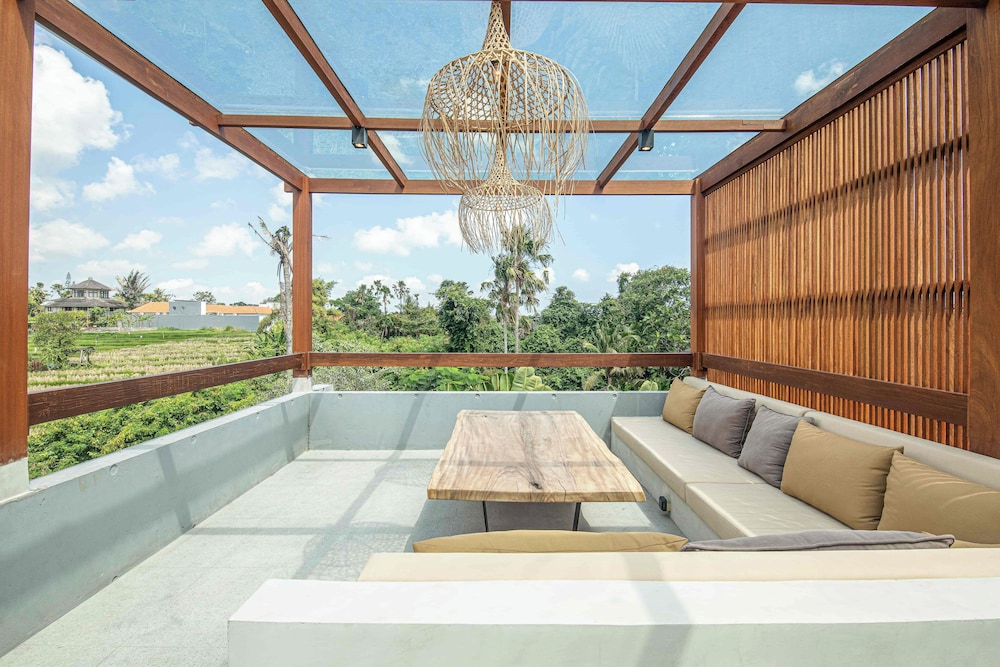 Modern 4 BR Villa Heart of Canggu 8mins to Beach