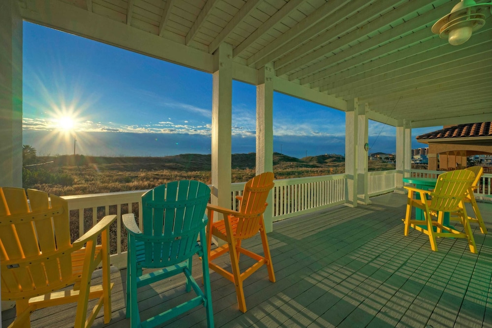 Coastal Soiree Ocean Views, Game Room, & Steps From Port Aransas Beaches