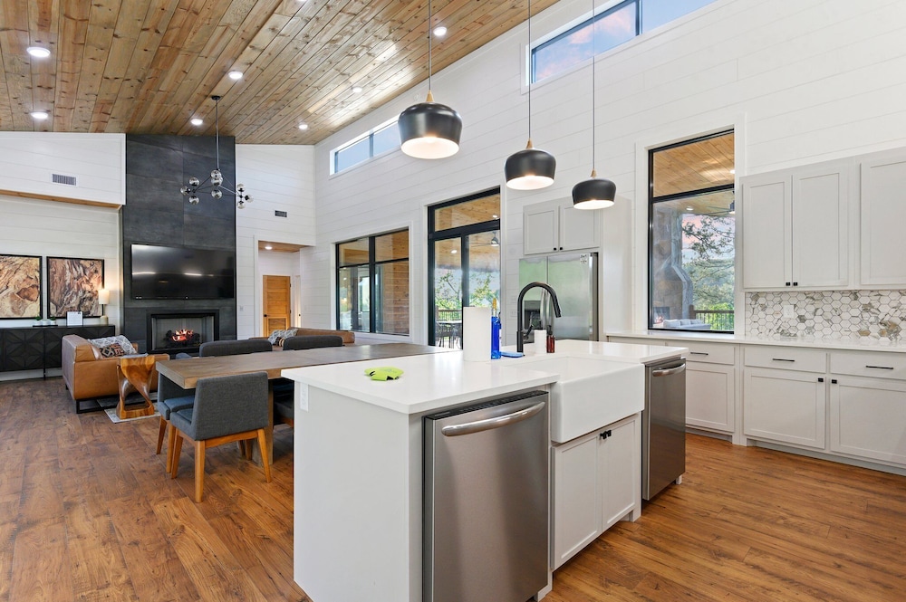 Luxury Retreat in Broken Bow