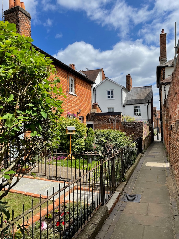 Historic 1Bd Cottage In Heart Of Farnham