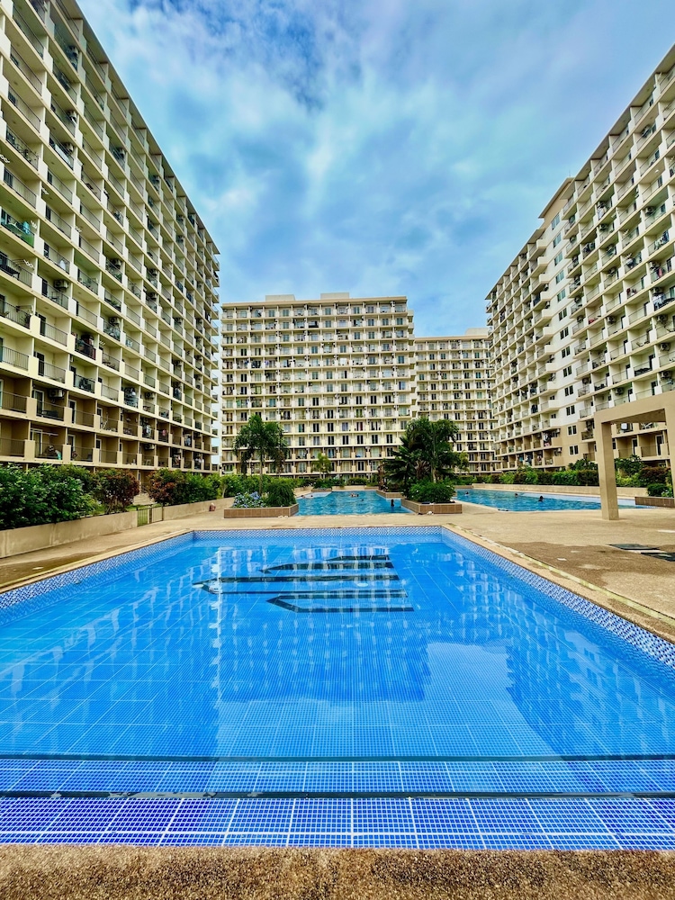 Studio Retreat with Balcony and Pool