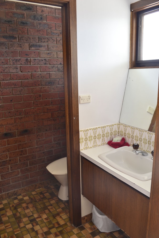 Kardinia Park Motel
