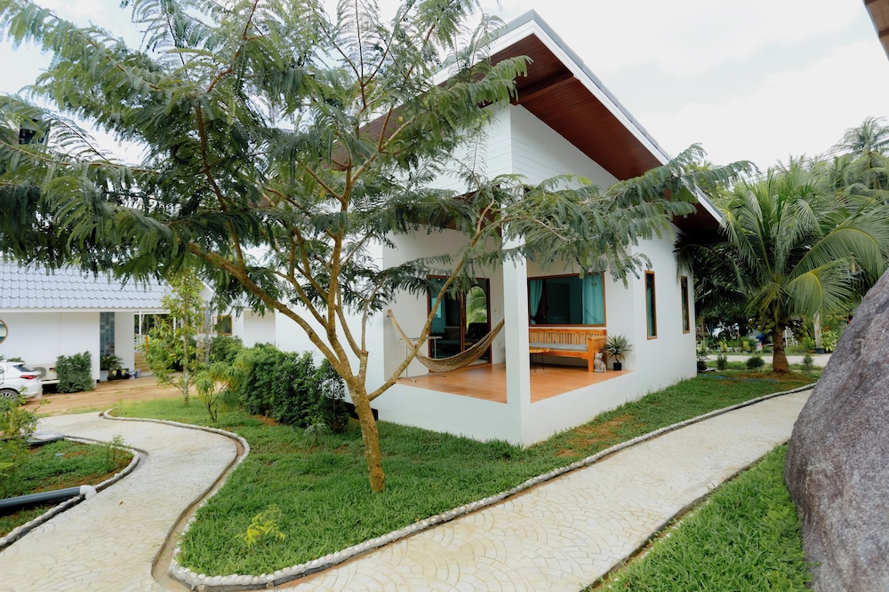 Rock & Lune Boutique Villas