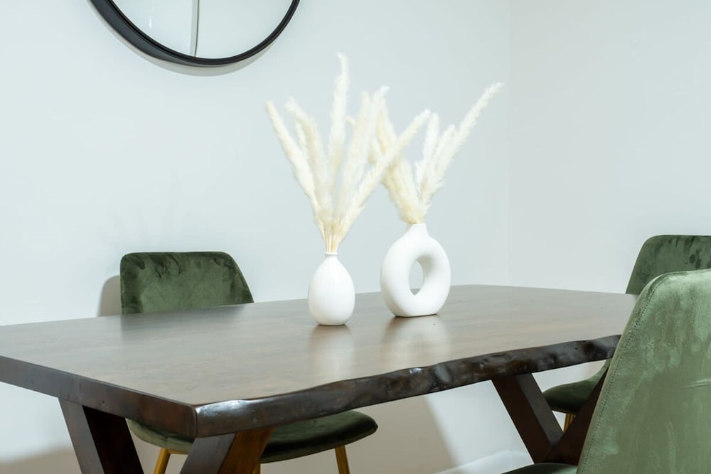 49-4a Prime Midtown Newly 2BR WD
