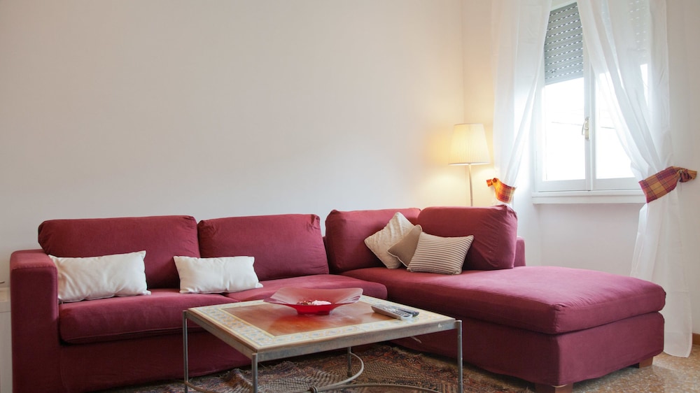 Rental In Rome Pateras Balcony Apartment