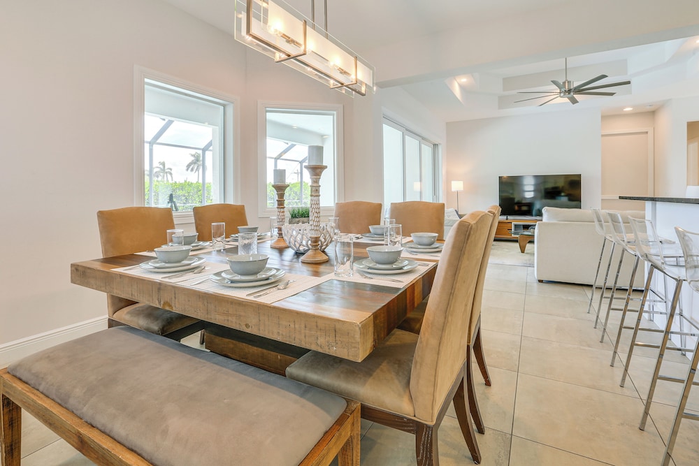 1/2 Mi to Beach: Poolside Oasis on Marco Island!