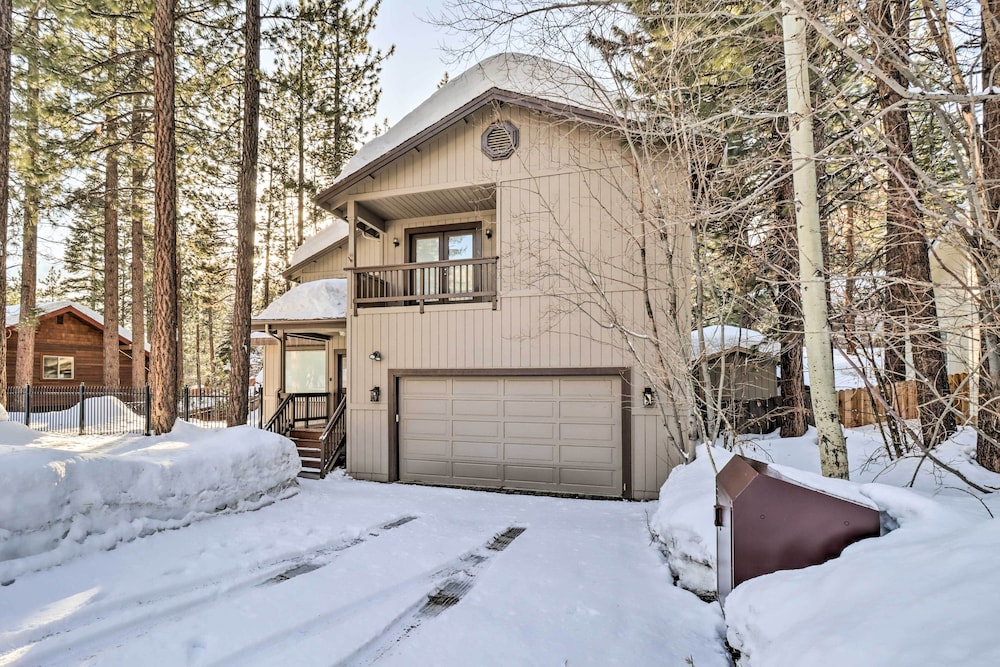 Pet-friendly Stateline Home < 2 Mi to Lake Tahoe! view 5
