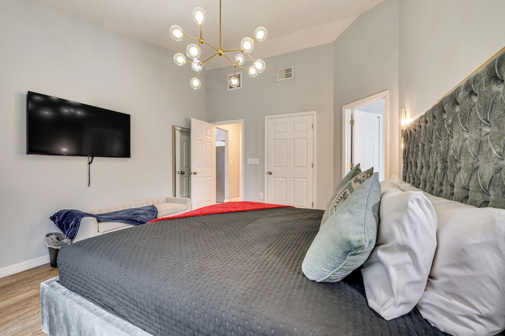 9 Mi to Disney: Themed Rooms & Private Pool!