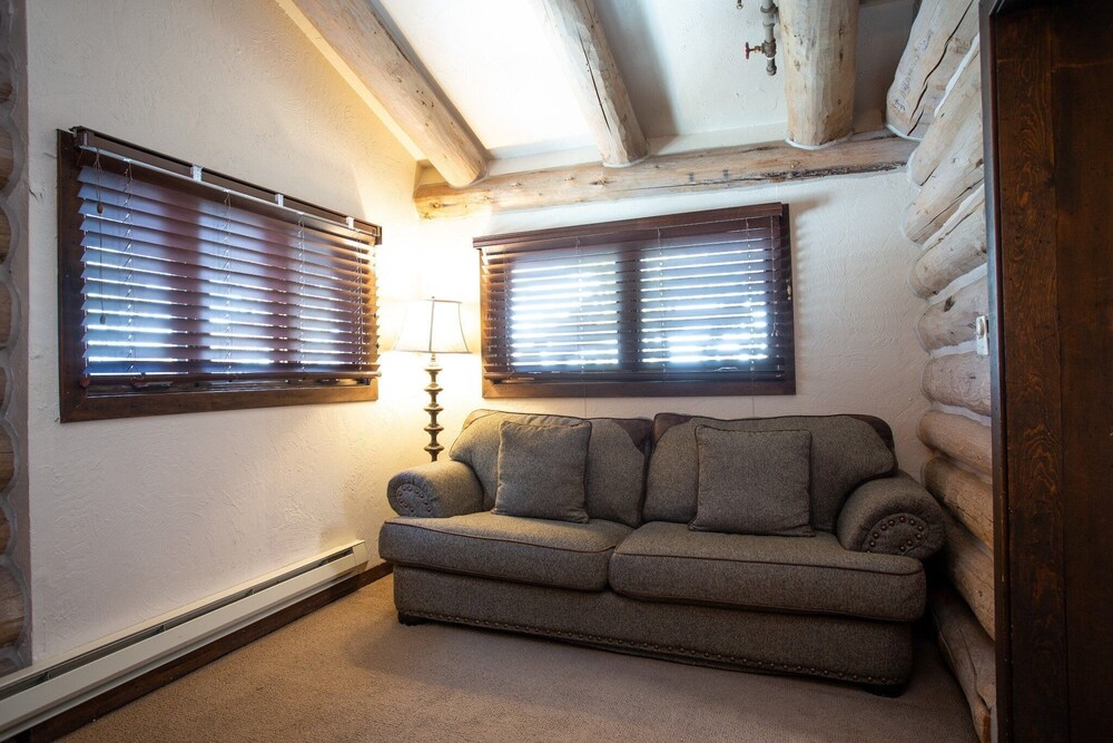 Pine Inn at Trail's End Lodge - Two Bedroom Residence with Spa #8 2 Condo