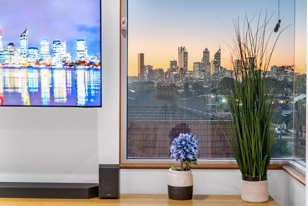 Designer Luxury 3brd - Epic Views - South Perth