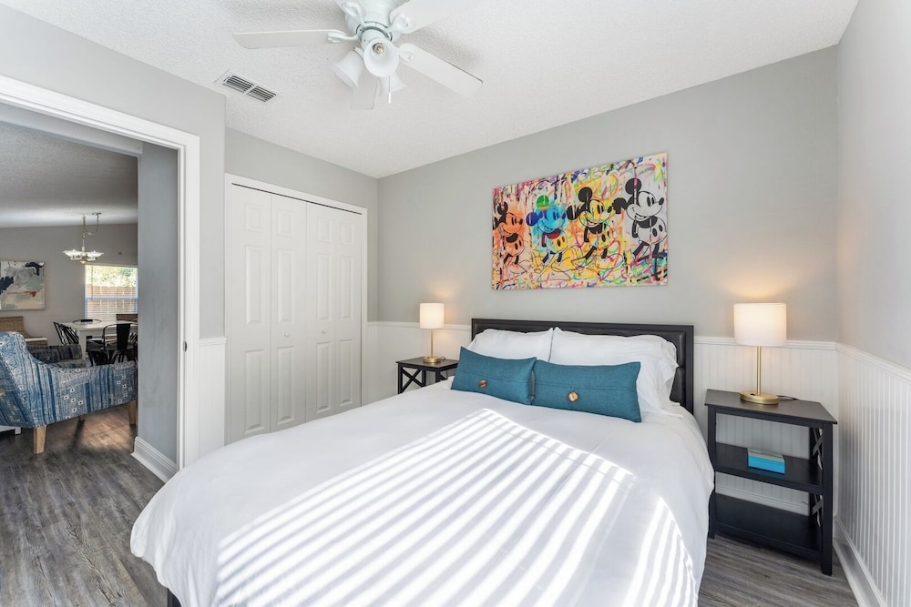Heated Pool & Bathtub 4BR Near Disney