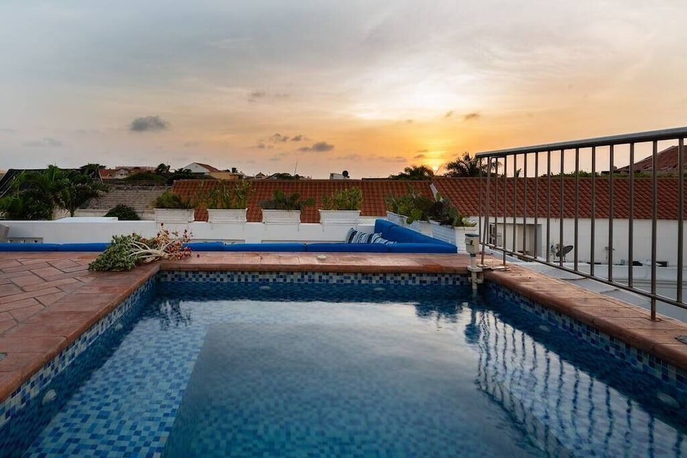 Luxury Apartment– Private Pool & Rooftop Jacuzzi