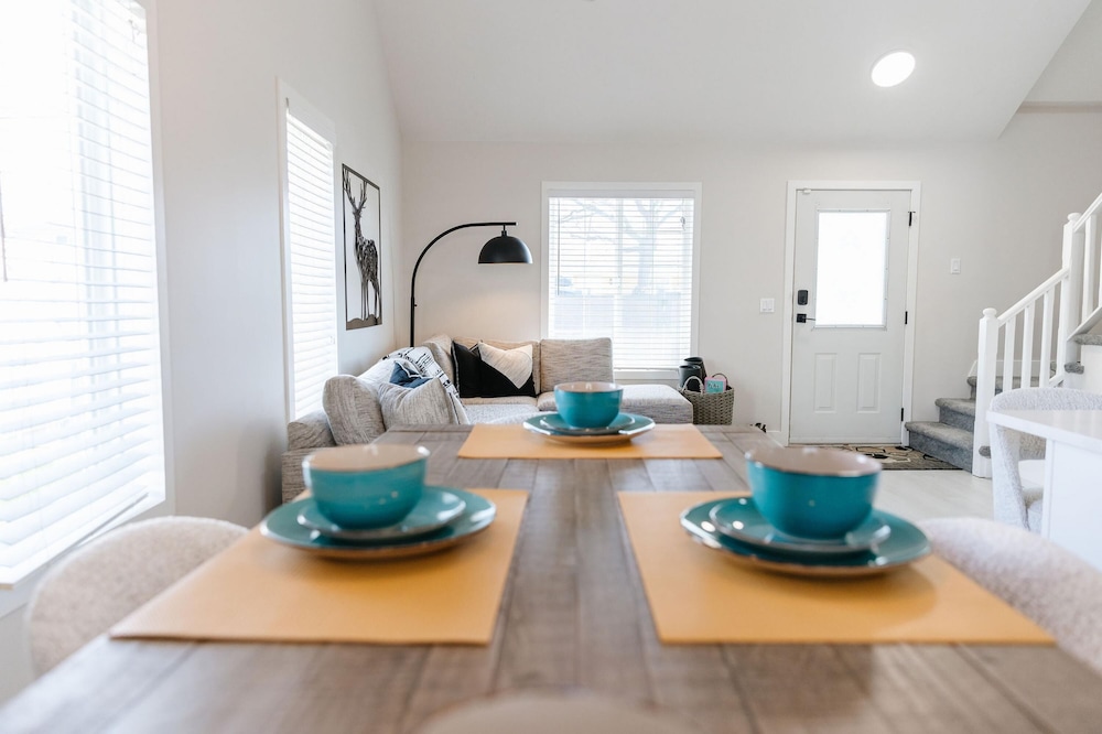 The Oxen - Dt Home w Putting Green and Tons of Parking - Image 3