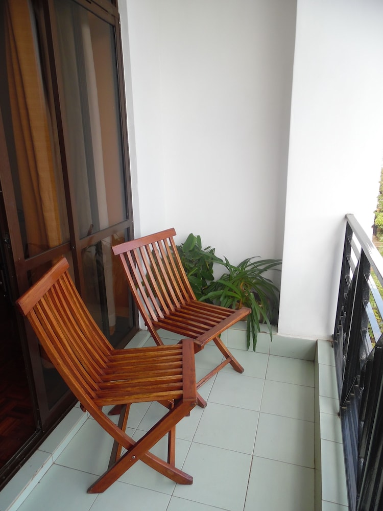 Samra Court photo 2