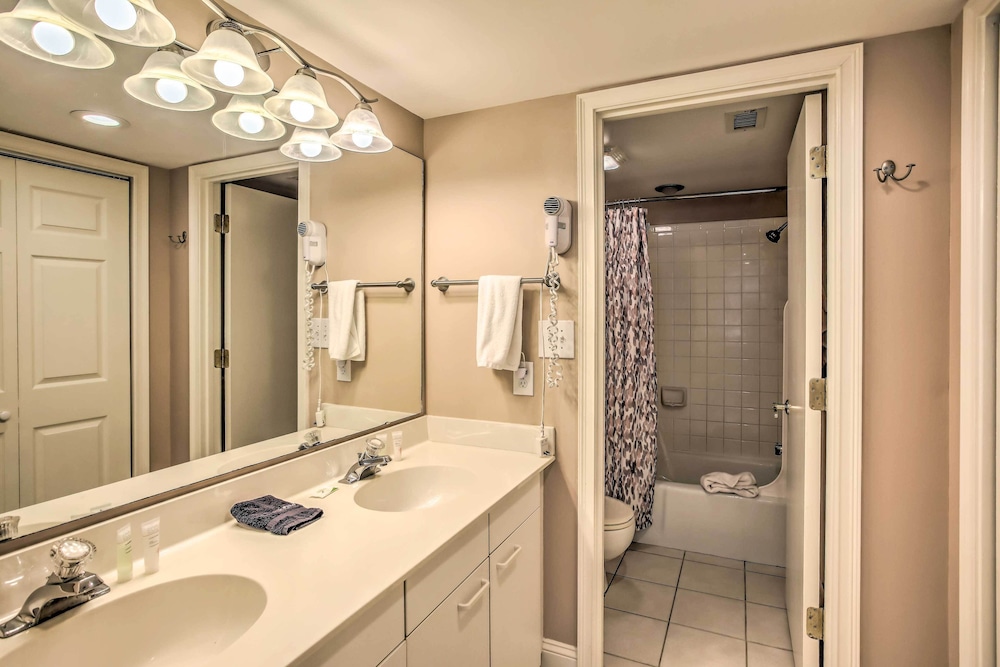 Newly Updated Myrtle Beach Villa w/ Beach Access! view 5