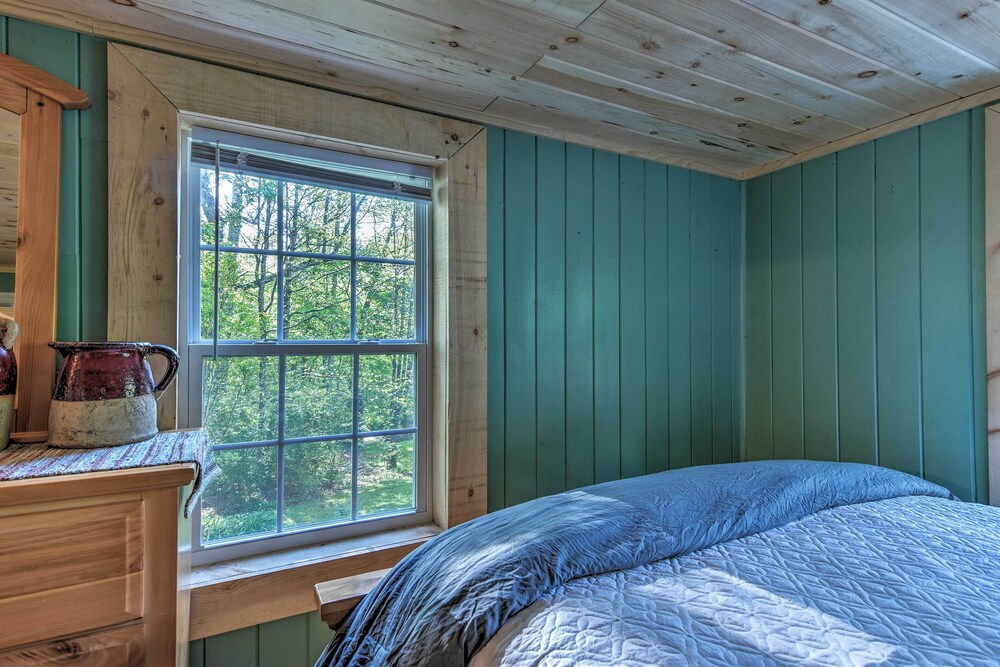 Cozy Candler Cottage - 11 Mi to DT Asheville! view 4